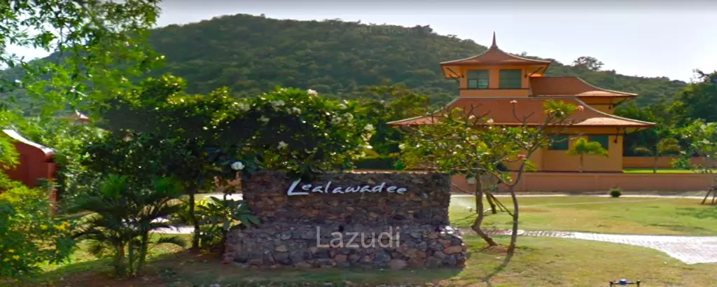 LEELAWADEE: Beautiful 5 Bed Bali Estate with Amazing Floating Sala in Lake