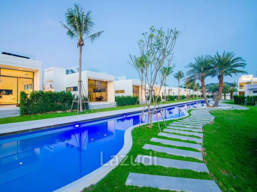 LA LUA : Modern 4 Bed 2 Storey Villa within Resort Complex with Great Views