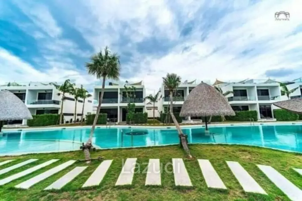 LA LUA : Modern 4 Bed 2 Storey Villa within Resort Complex with Great Views