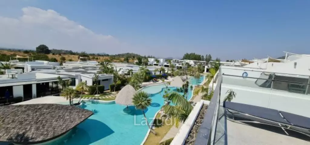 LA LUA : Modern 4 Bed 2 Storey Villa within Resort Complex with Great Views