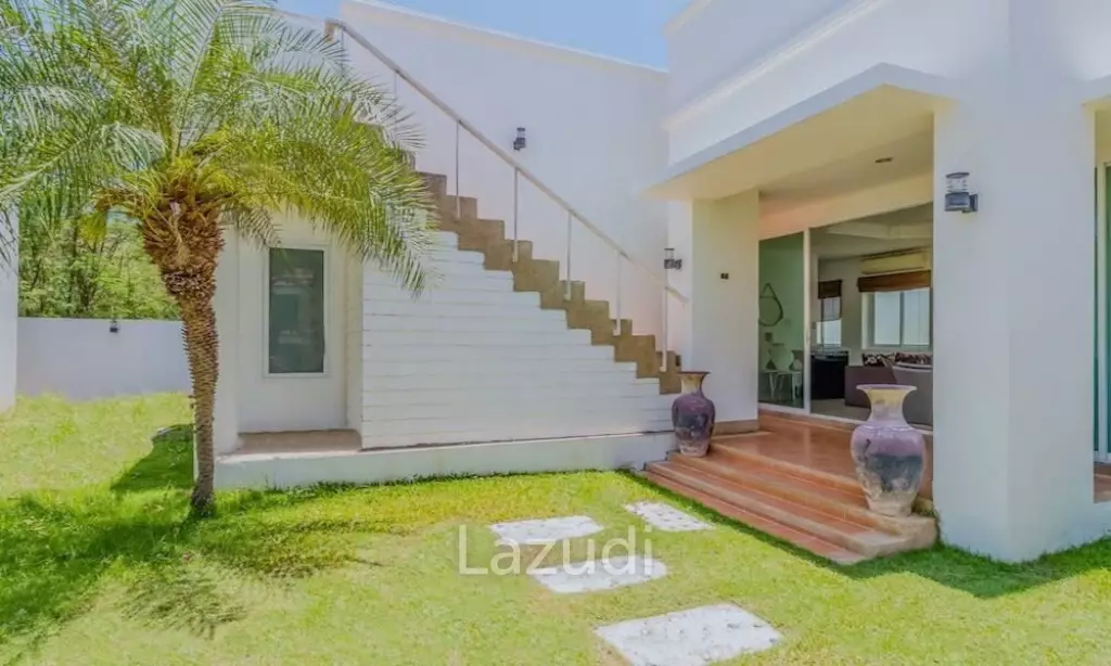 PINEAPPLE HILLS: 2 BED VILLA