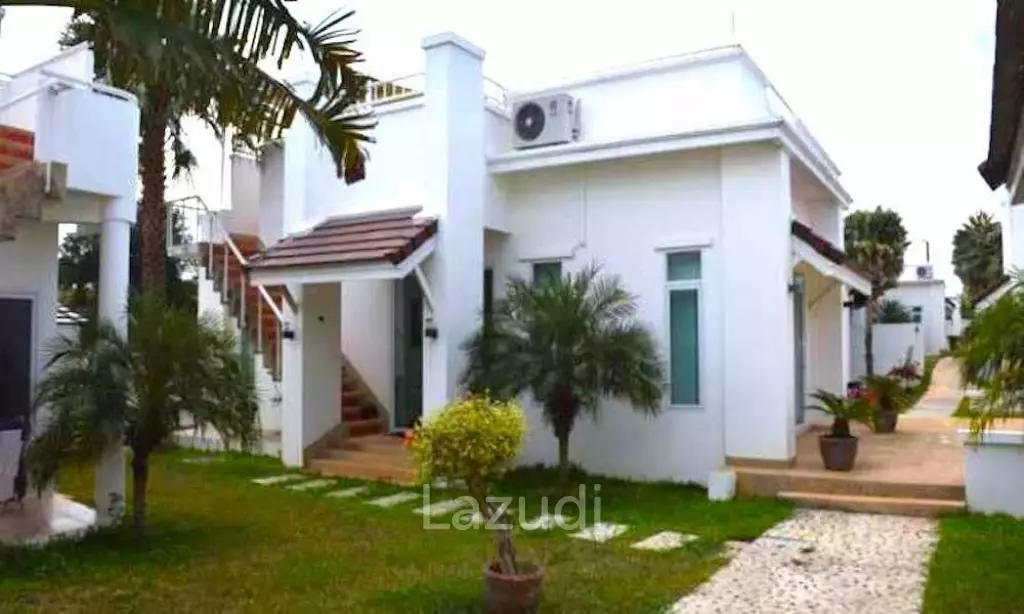 PINEAPPLE HILLS: 2 BED VILLA