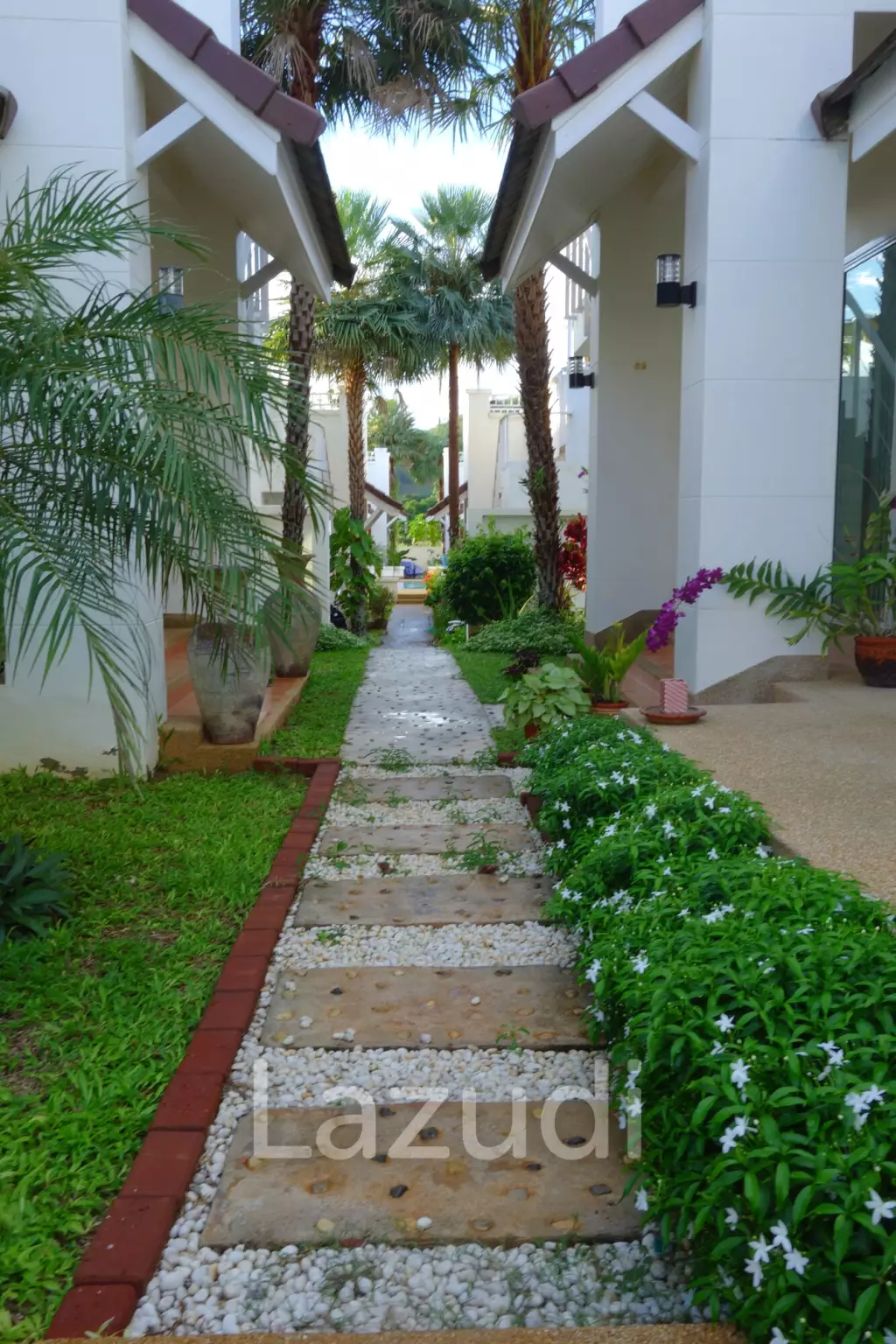 PINEAPPLE HILLS: 2 BED VILLA