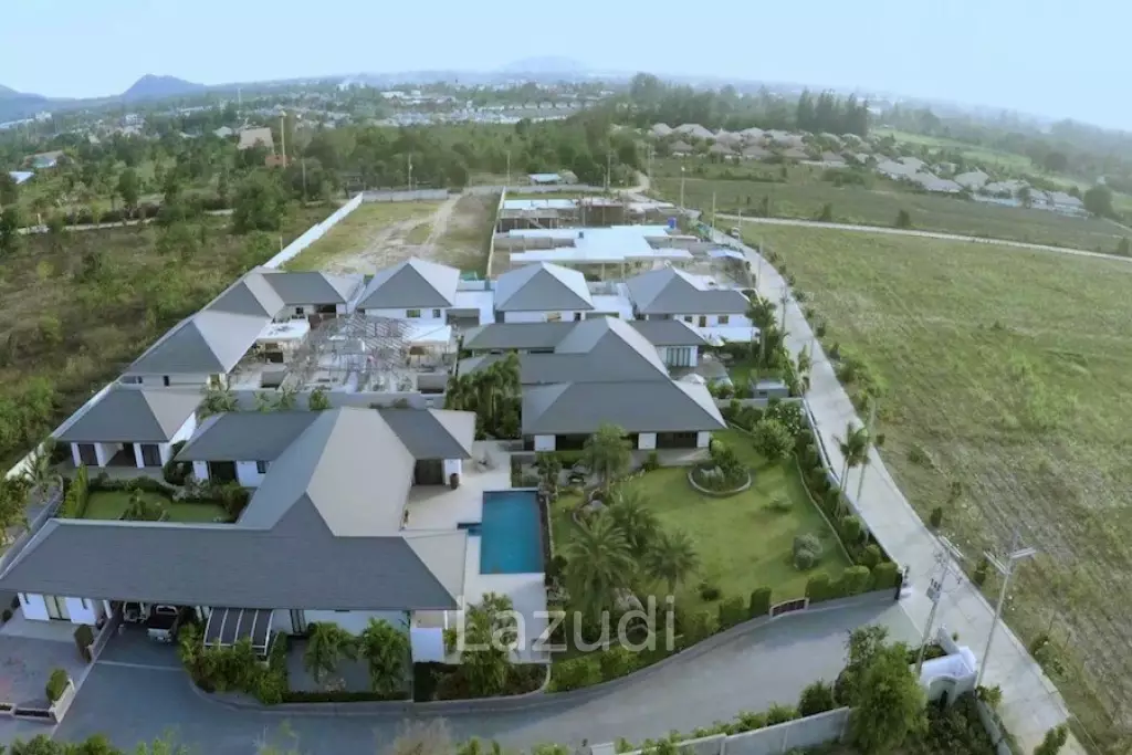 SUNSET VIEWS: Large 3 Bed Pool Villa