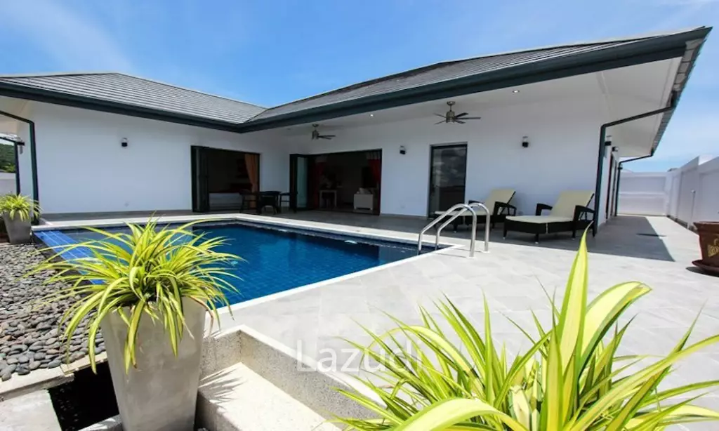SUNSET VIEWS: Large 3 Bed Pool Villa