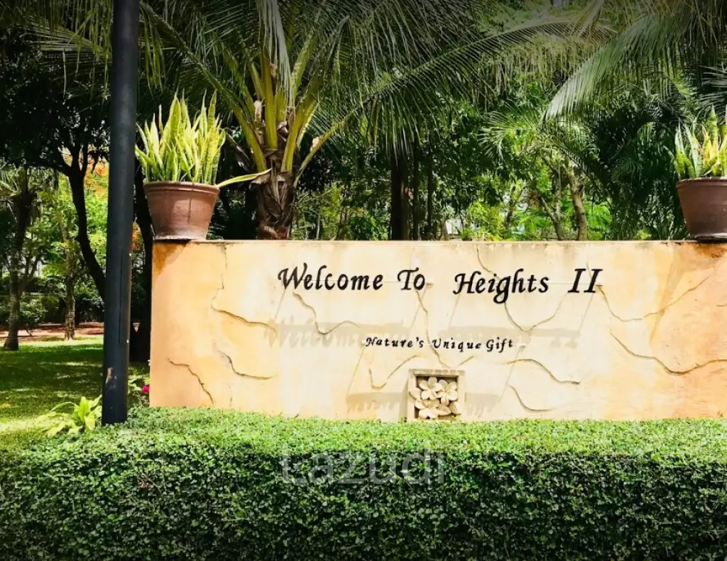 The Heights 2: 4-Bedrooms with Private Pool and Garden