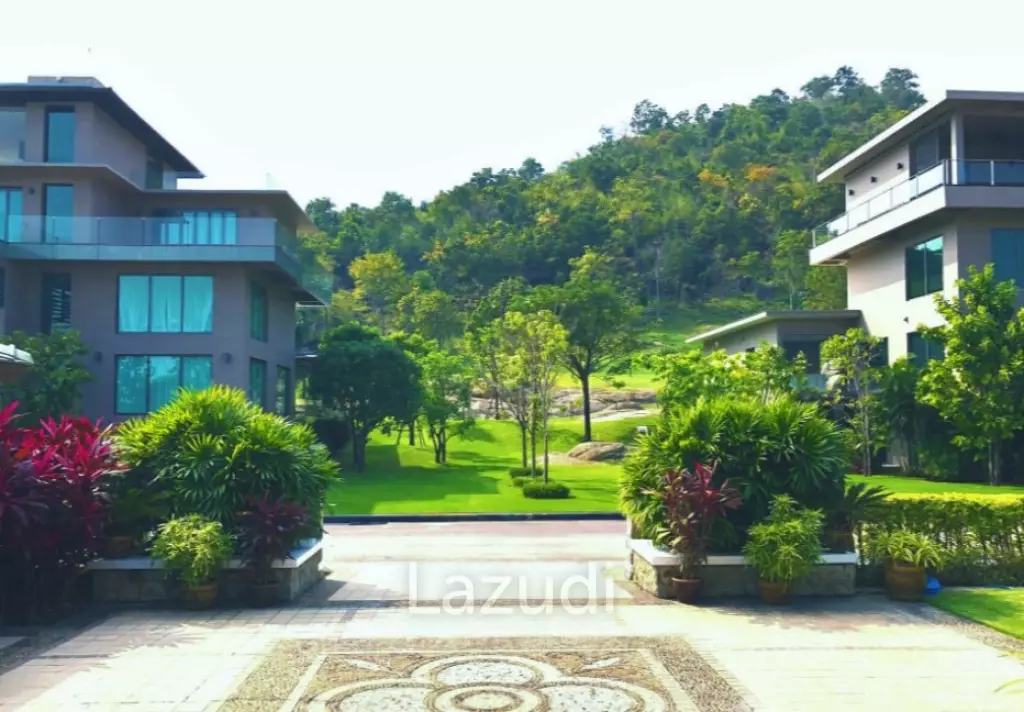 Luxury Mansion On Golf Course (BMG5)