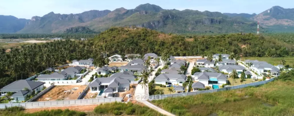 3 Beds 3 Baths 310.30 SQ.M White Beach Villa