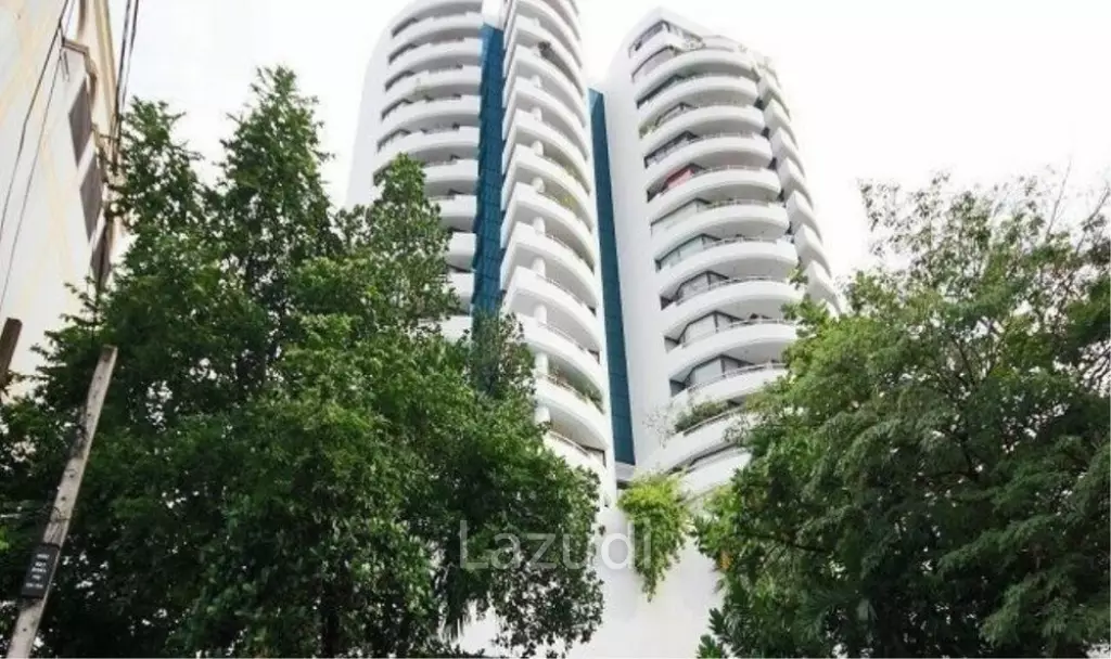 3 Beds 3 Baths 300 SQ.M Baan Yen Akard