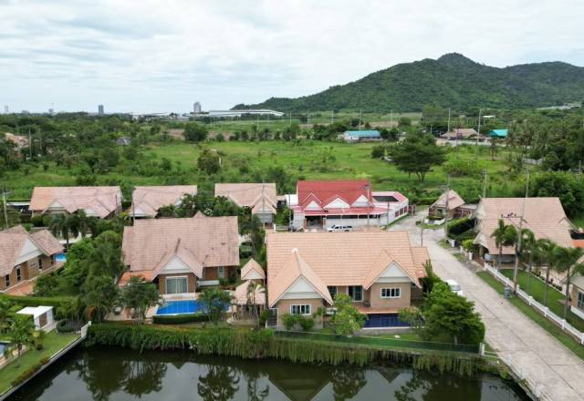 Dusita Lakeside Village 2