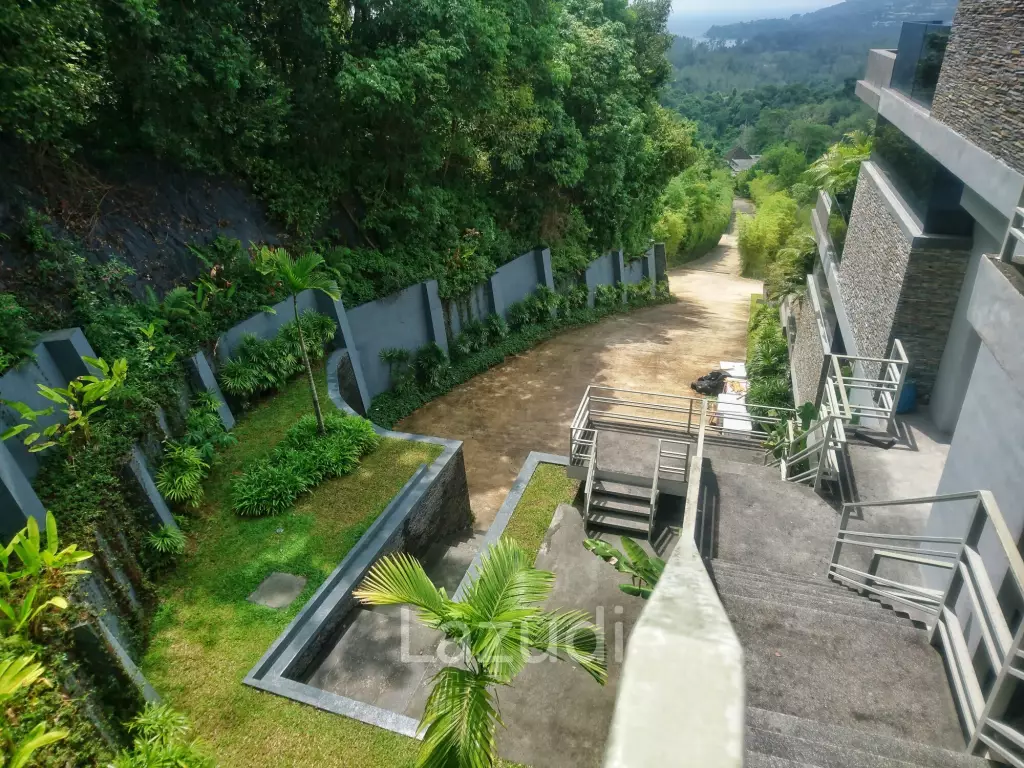 Large Seaview Apartment With Private Pool