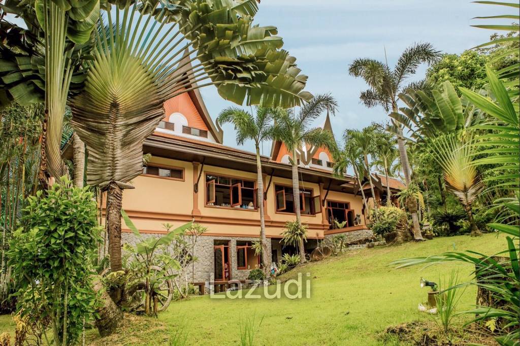 Magnificent 7 Bedroom Villa with Mountain Views