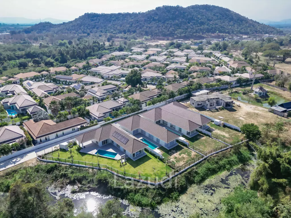 Woodlands Residence : Modern Pool Villa 3 Bed, Solar Panel