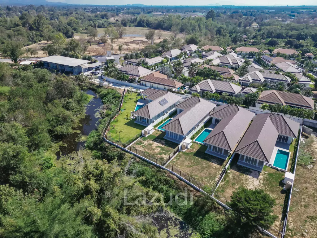 Woodlands Residence : Modern Pool Villa 3 Bed, Solar Panel