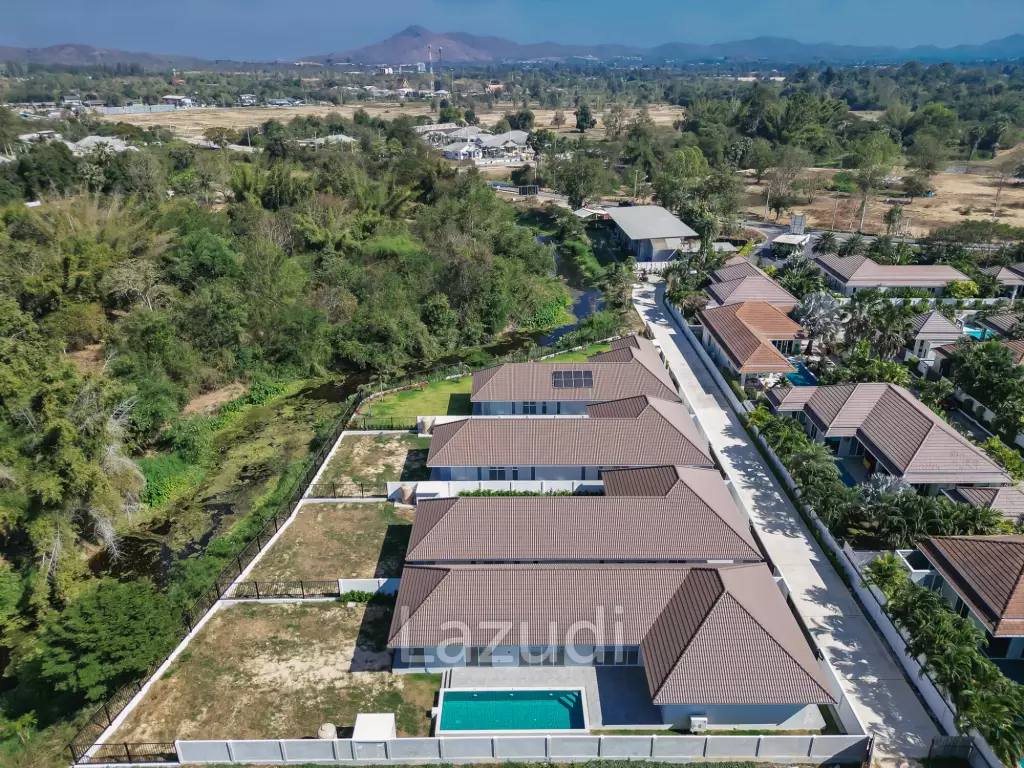Woodlands Residence : Modern Pool Villa 3 Bed, Solar Panel