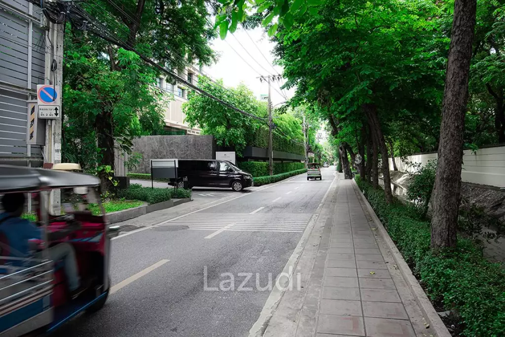 4 Bed 300SQM Benviar Tonson Residence