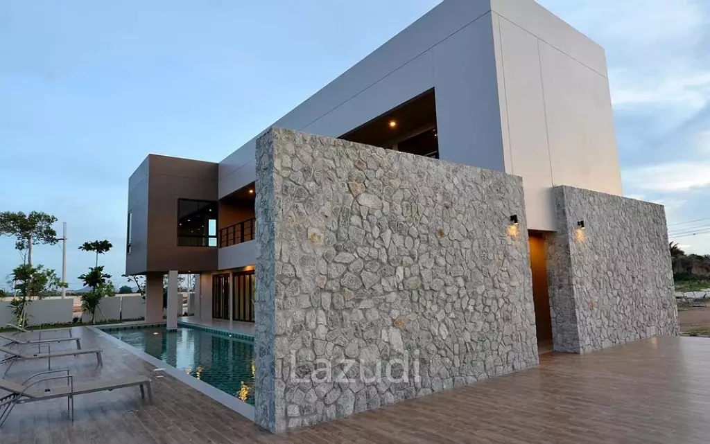 3 Bedrooms 4 Bathrooms 190 SQ.M. Panalee Banna Village