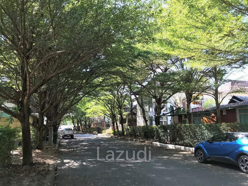 วิลล่า 3 ชั้นพร้อมสระว่ายน้ำส่วนตัว หมู่บ้านนากาวารี