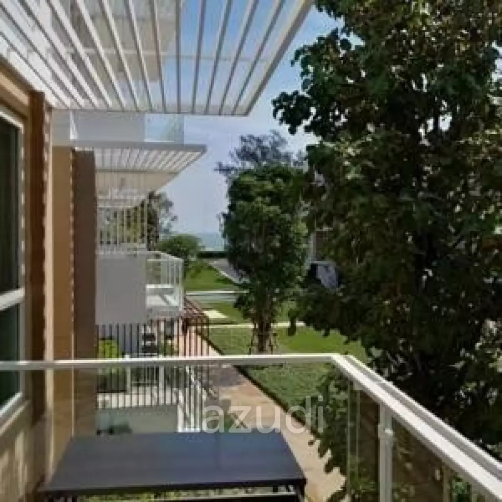 1 Bed Beachfront Condo with Pool View