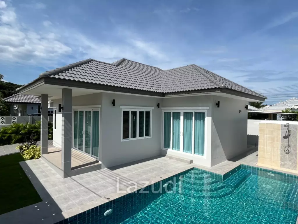 Soi 70: Modern Pool Villa, Freehold with Private Pool
