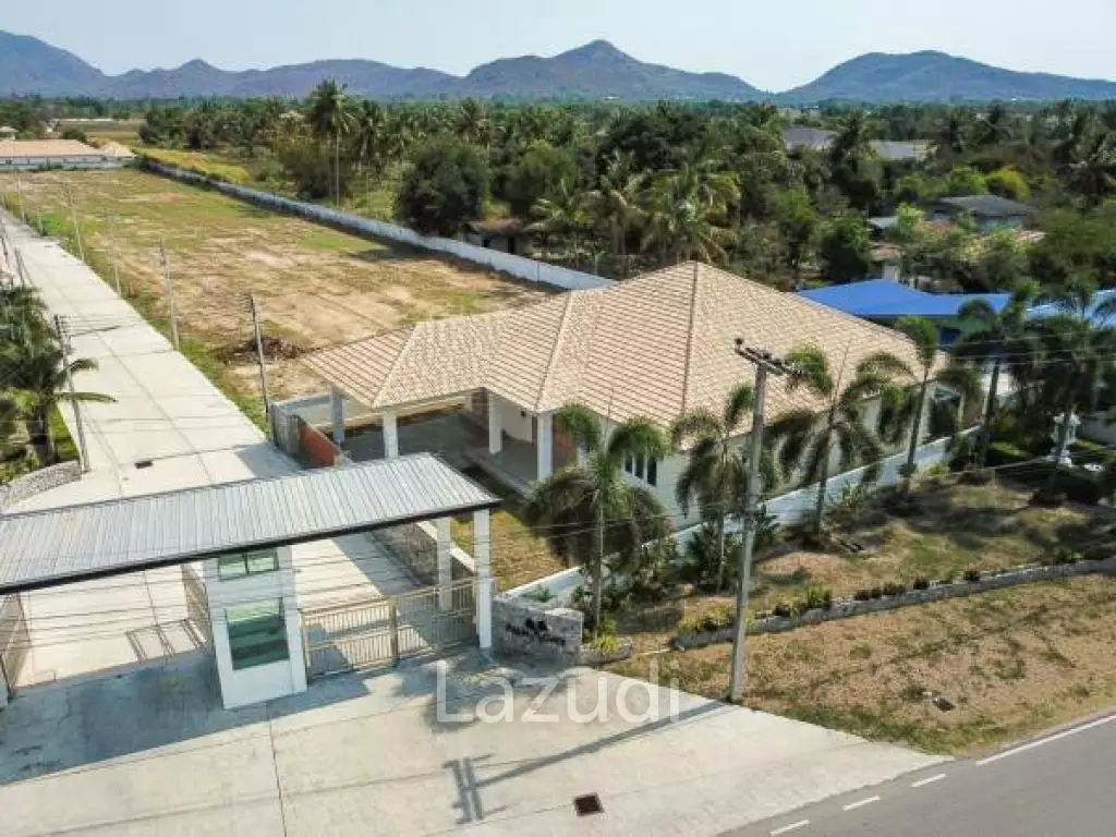 PALM GATE : Lovely 5 bed pool villa
