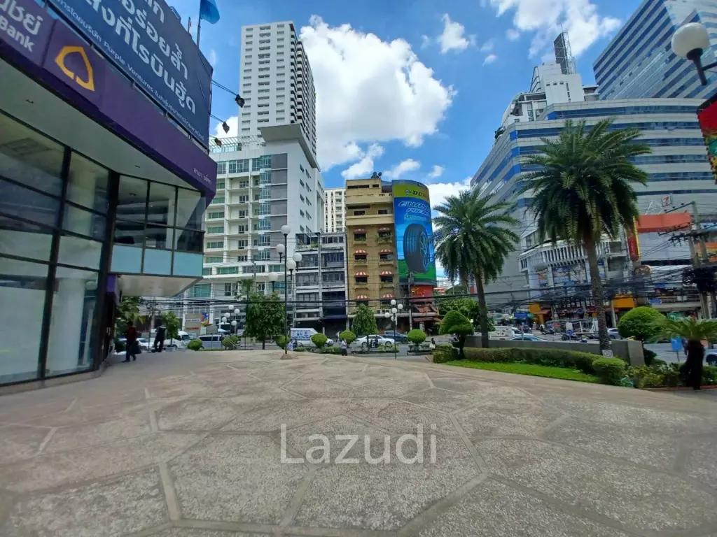 Office space for rent at Sino-Thai Tower unit 7D  size 67 Sqm