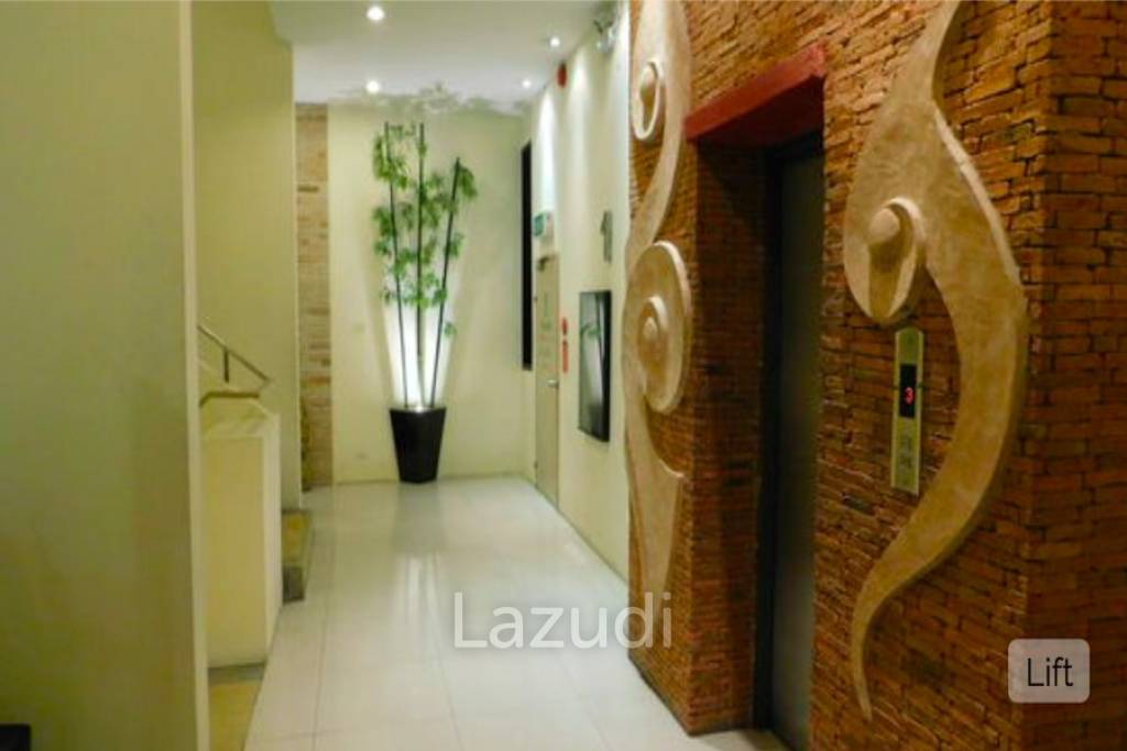 Maxx City Condotel