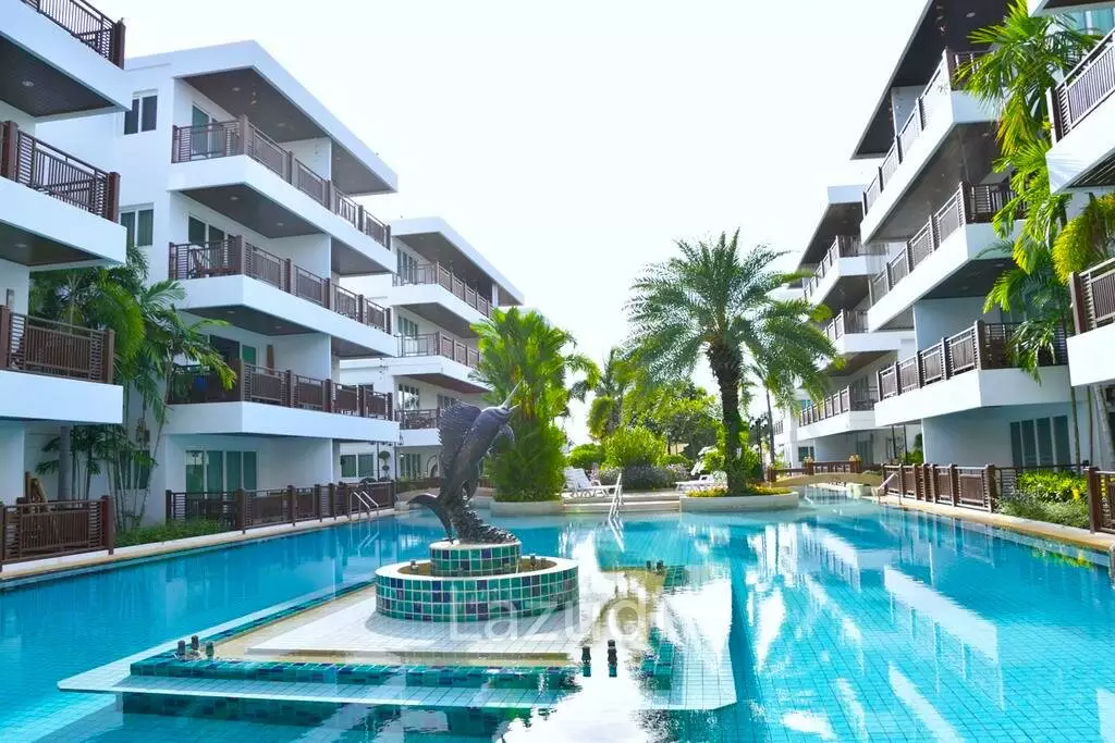 The Beach Palace: Beachfront 3 beds 2 bath condo