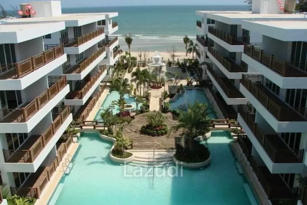 The Beach Palace: Beachfront 3 beds 2 bath condo
