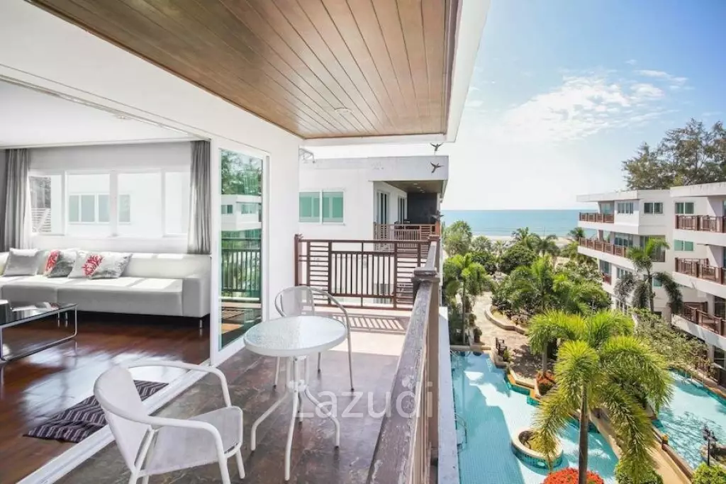 The Beach Palace: Beachfront 3 beds 2 bath condo