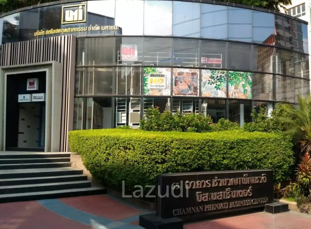 Office space for rent at Chamnan Phenjati Business Center Unit 92-93 size 375.55 sqm