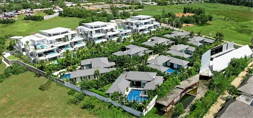 Foreign Freehold 3-Bedroom Condo with Private Pool in Bang Tao