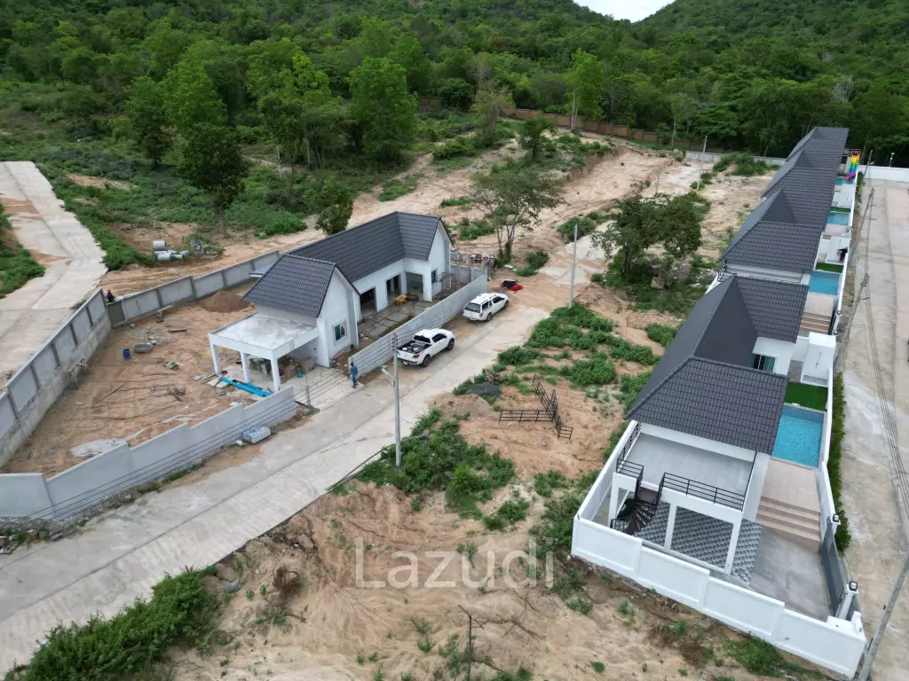4 Beds 3 Baths 312 SQ.M Pavilion Ville, Unfurnished