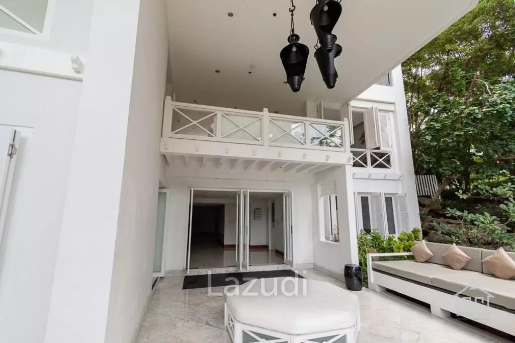BOATHOUSE : Stunning Two-Story Townhouse corner plot