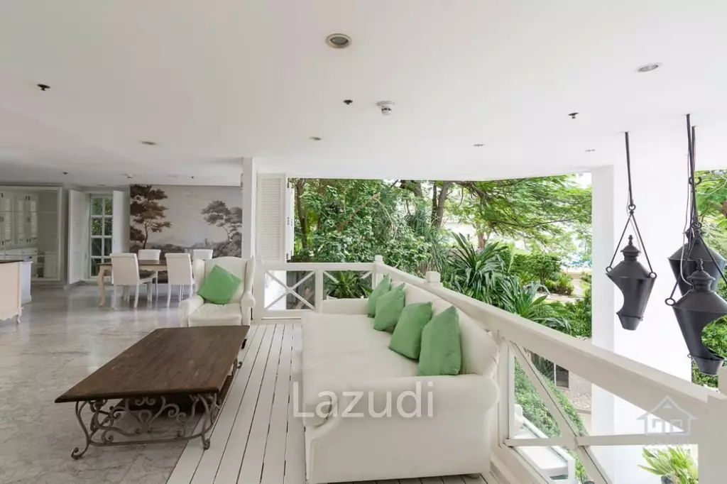 BOATHOUSE : Stunning Two-Story Townhouse corner plot