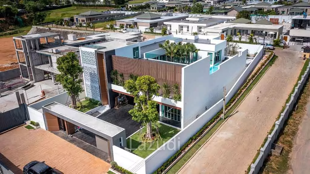7 Bed 9 Bath 1,011 SQ.M The Prestige at Siam Royal View