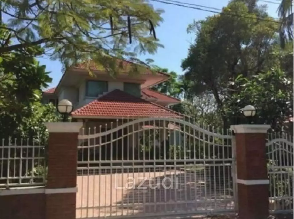 7 Bed 7 Bath 2,475 SQ.M Windmill Park