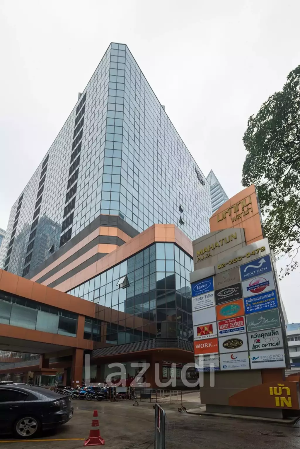 Ultra Prime Location Office Space for rent at Ploenchit