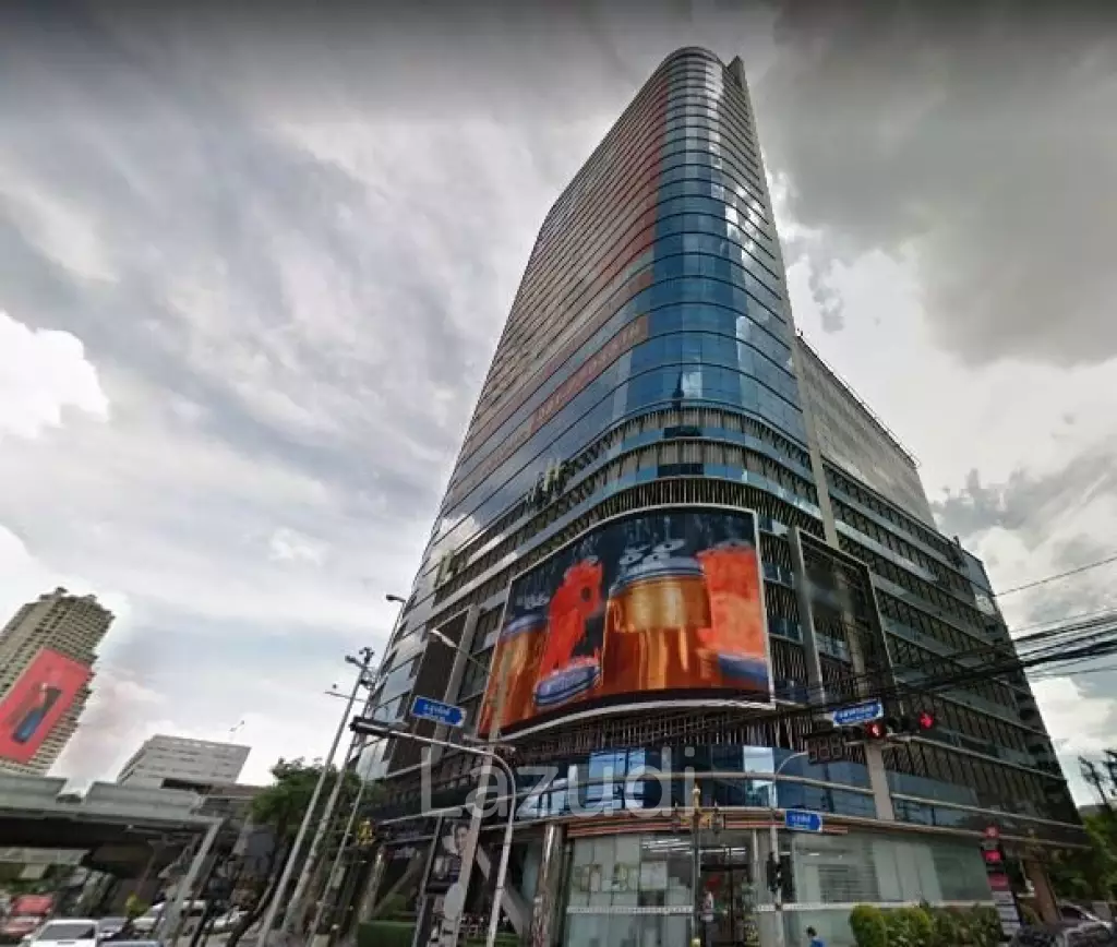 Premium Office for Rent in Silom – Bangrak   Elevate your business with a high-floor office on the 19th floor, offering stunning panoramic city views Only 5 minutes to the expressway – easy access across Bangkok