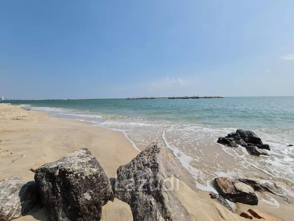 Nice Breeze By The Sea : 4 Bedroom Villa Close To The Beach