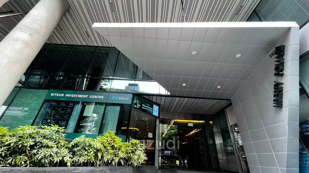 Prime Duplex Retail Space in Si Lom Bangkok with High Footfall