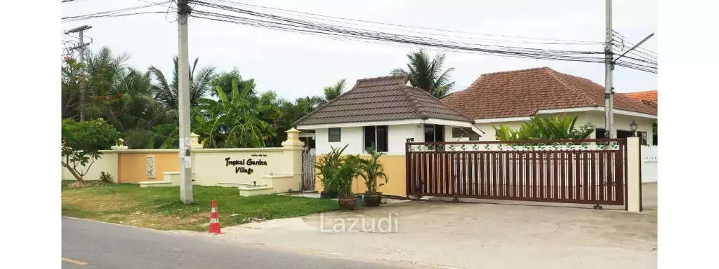 Tropical Garden Village 3-Bedroom Villa with Pool and Sauna