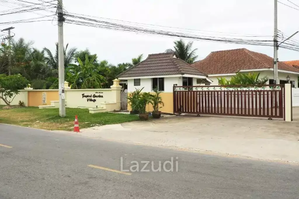 Tropical Garden Village 3-Bedroom Villa with Pool and Sauna