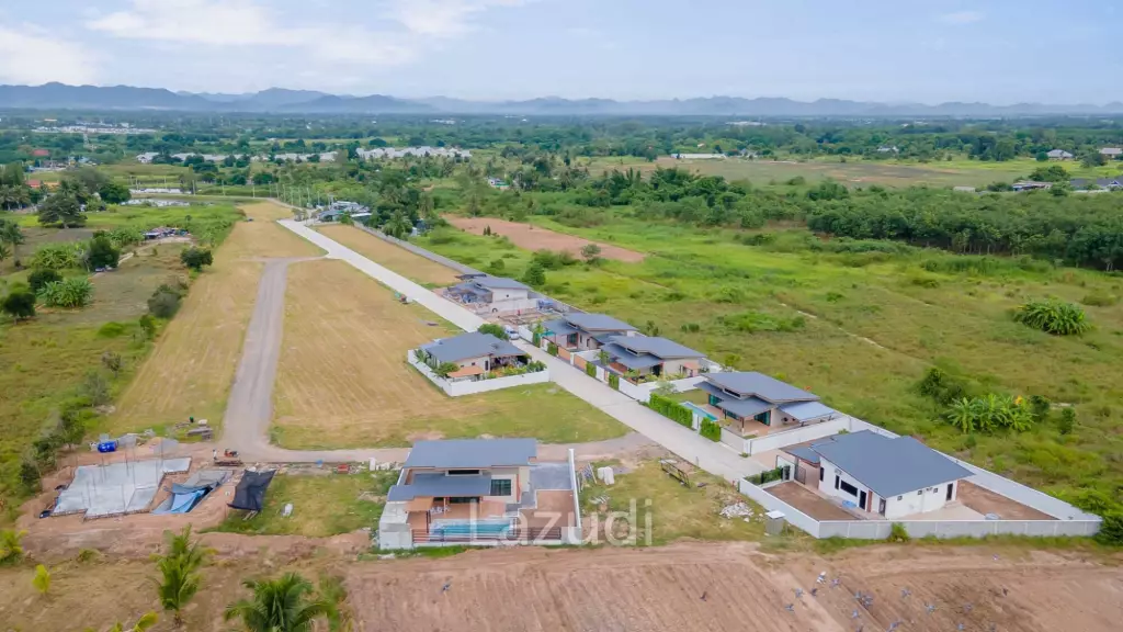 Anchan Gardens: Luxury 3-Bedroom Pool Villa  Hin Lek Fai