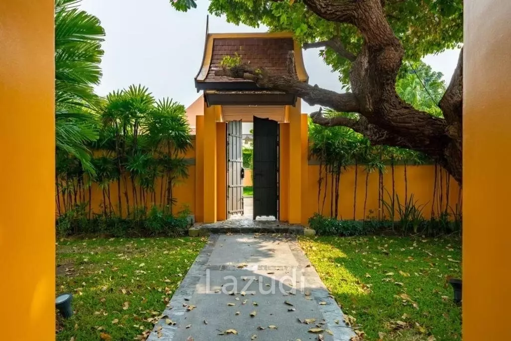 8 Beds 8 Baths 750 SQ.M. Phutara Villa Pattaya