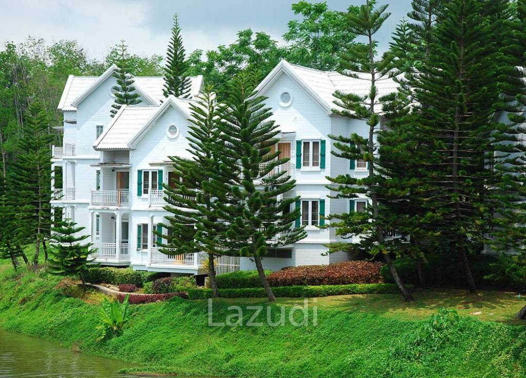 บรู๊คไซด์ วัลเลต์ รีสอร์ท แอนด์ สตรอว์เบอรี่ ทาวน์