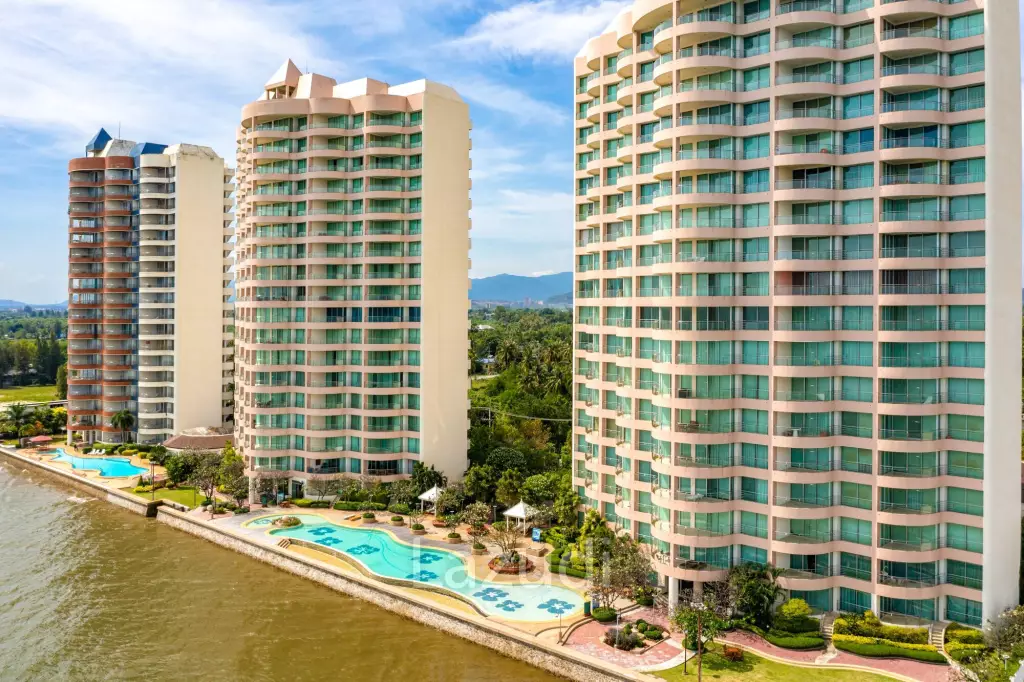 Cha-Am Long Beach Condominium : 3 Bed 3 Bath