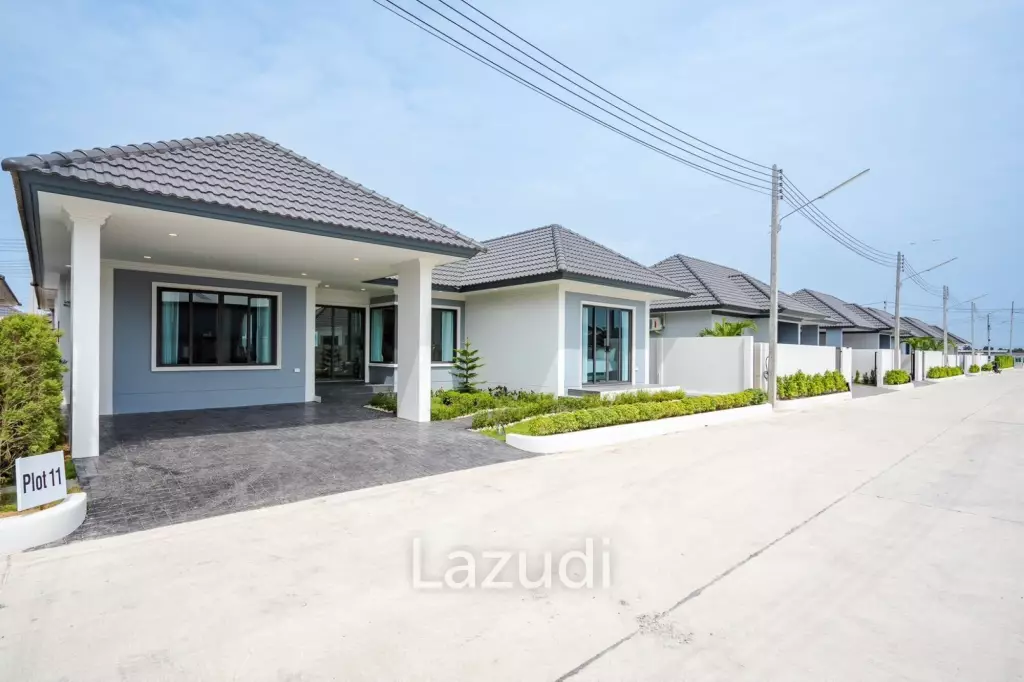 Modern 120 sqm 3-Bed Detached Home in Cha-Am with Courtyard Yard