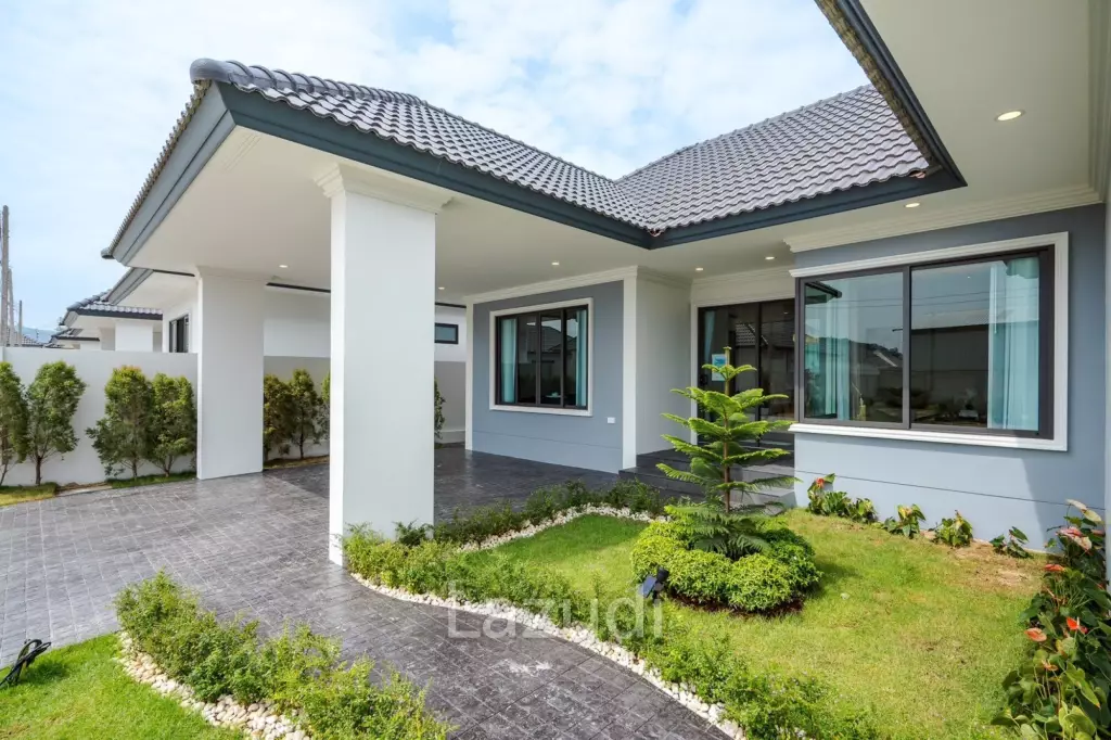 Modern 120 sqm 3-Bed Detached Home in Cha-Am with Courtyard Yard