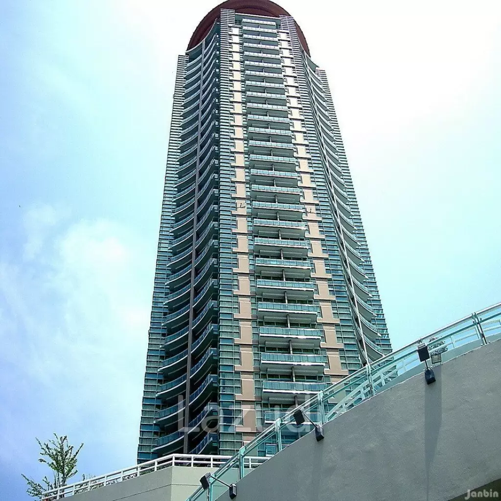 Stunning 2-Bed Condo With Skyline Views Bangkok